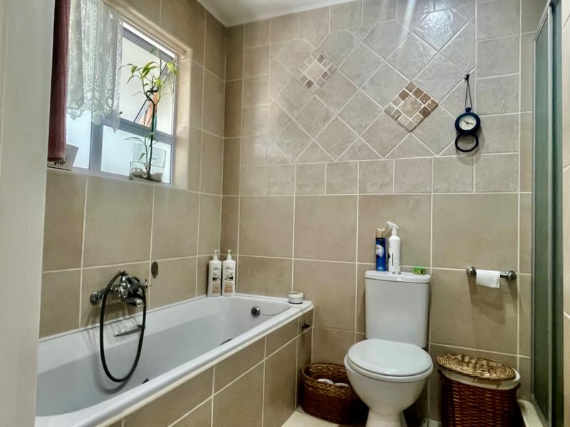 3 Bedroom Property for Sale in Fraaiuitsig Western Cape